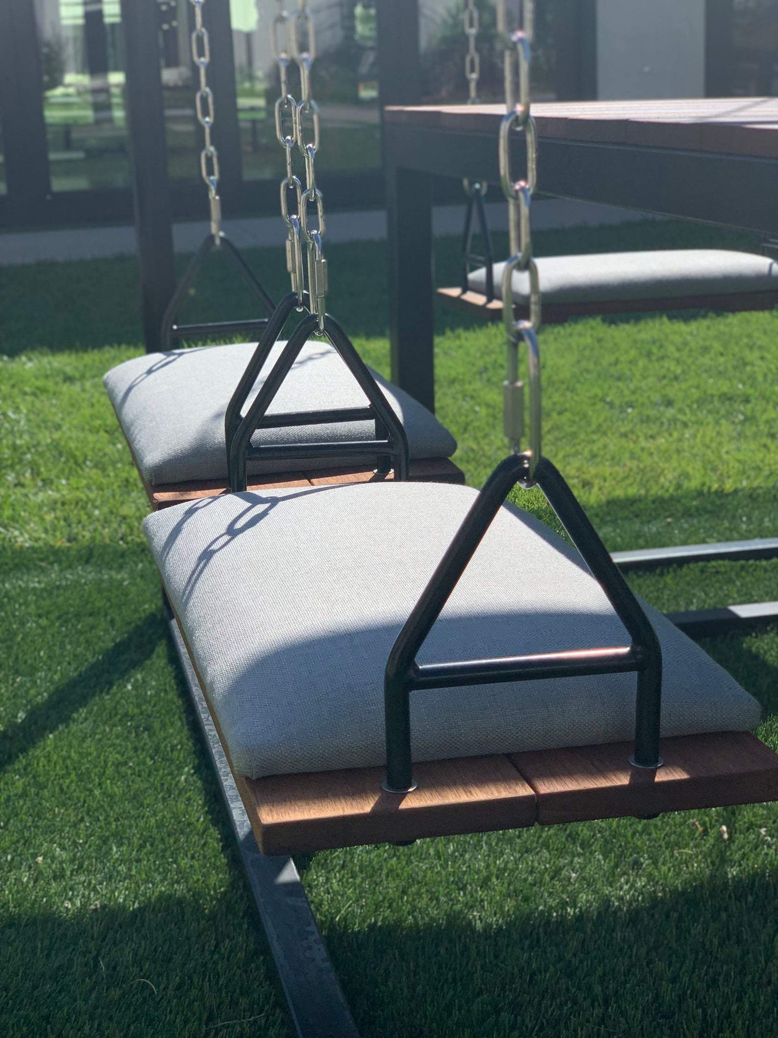 Trento 8 seaters Swing Table Nakhlaa