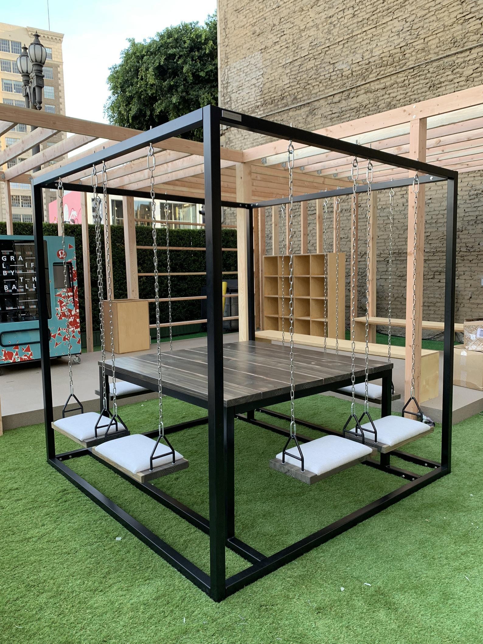 Trento 8 seaters Swing Table Nakhlaa