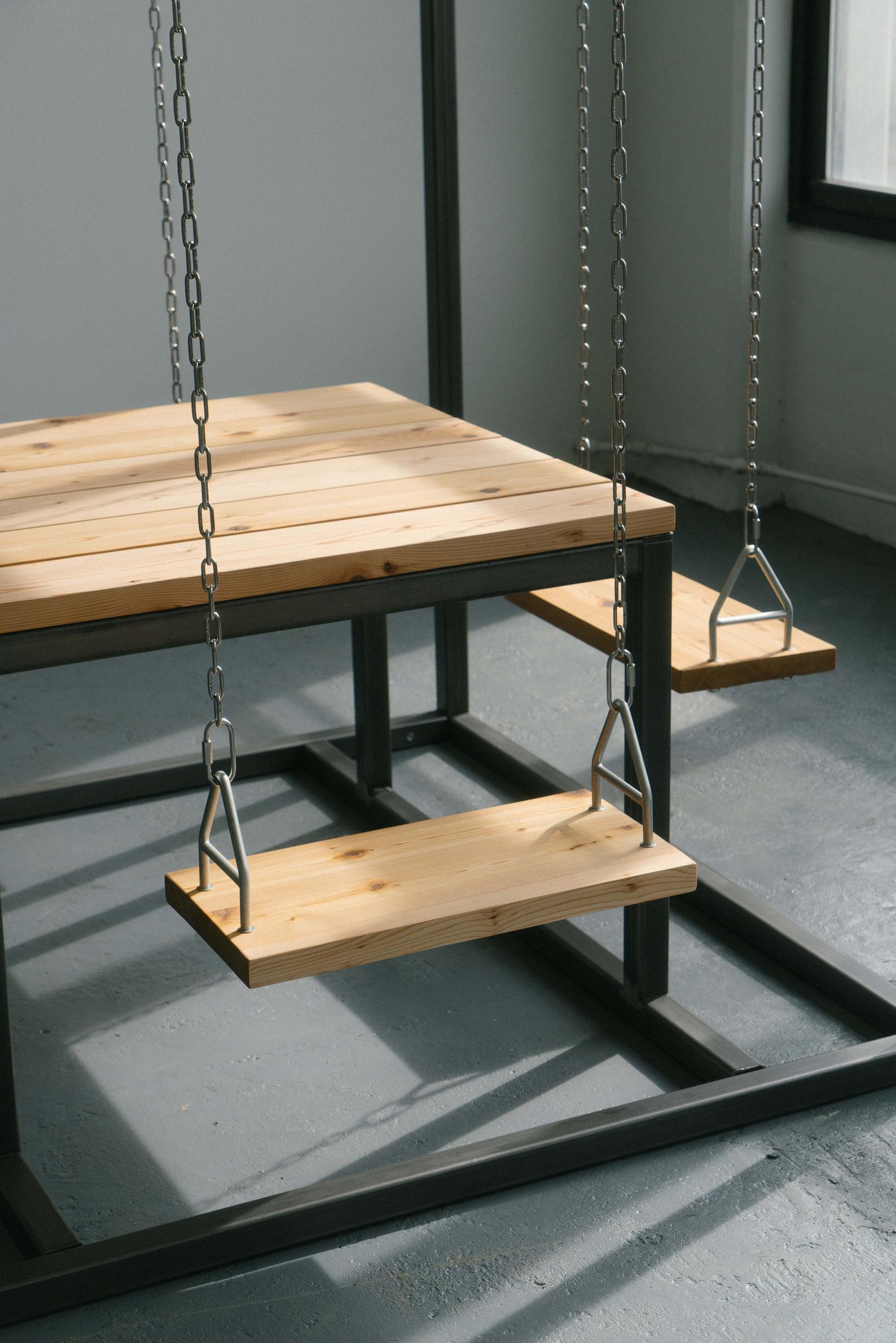 Forli 4 Seaters Black\White Swing Table Nakhlaa