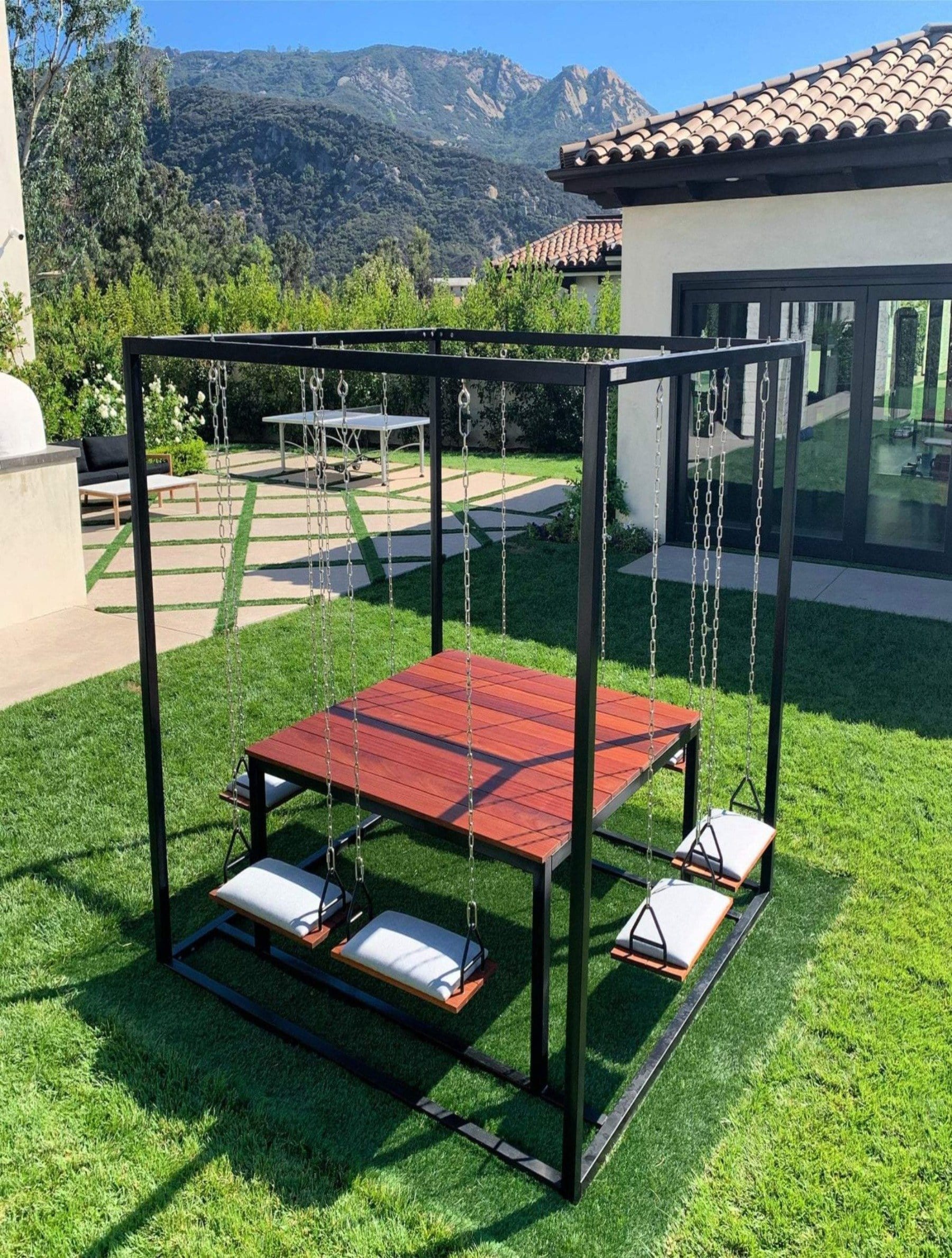Trento 8 seaters Swing Table Nakhlaa