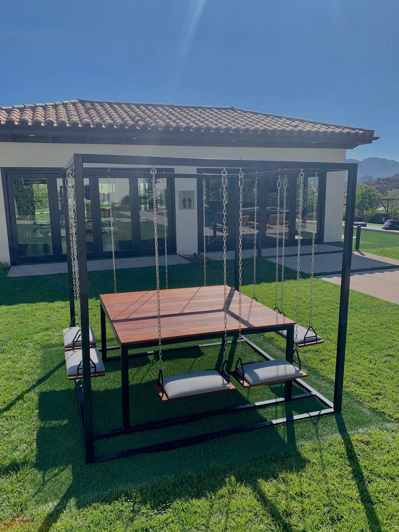 Trento 8 seaters Swing Table Nakhlaa