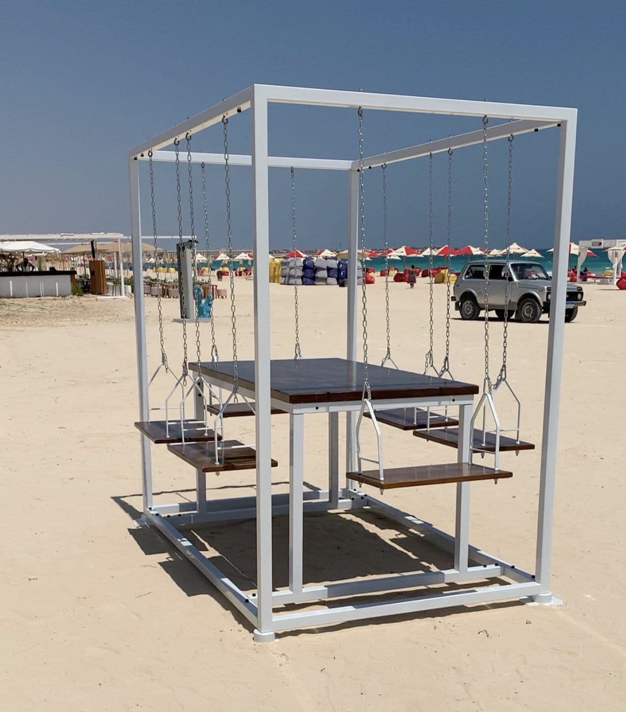 Ferrara 6 Seaters Black\White Swing Table Nakhlaa